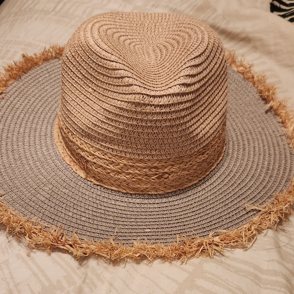 Super cute straw hat - Picture 3 of 4
